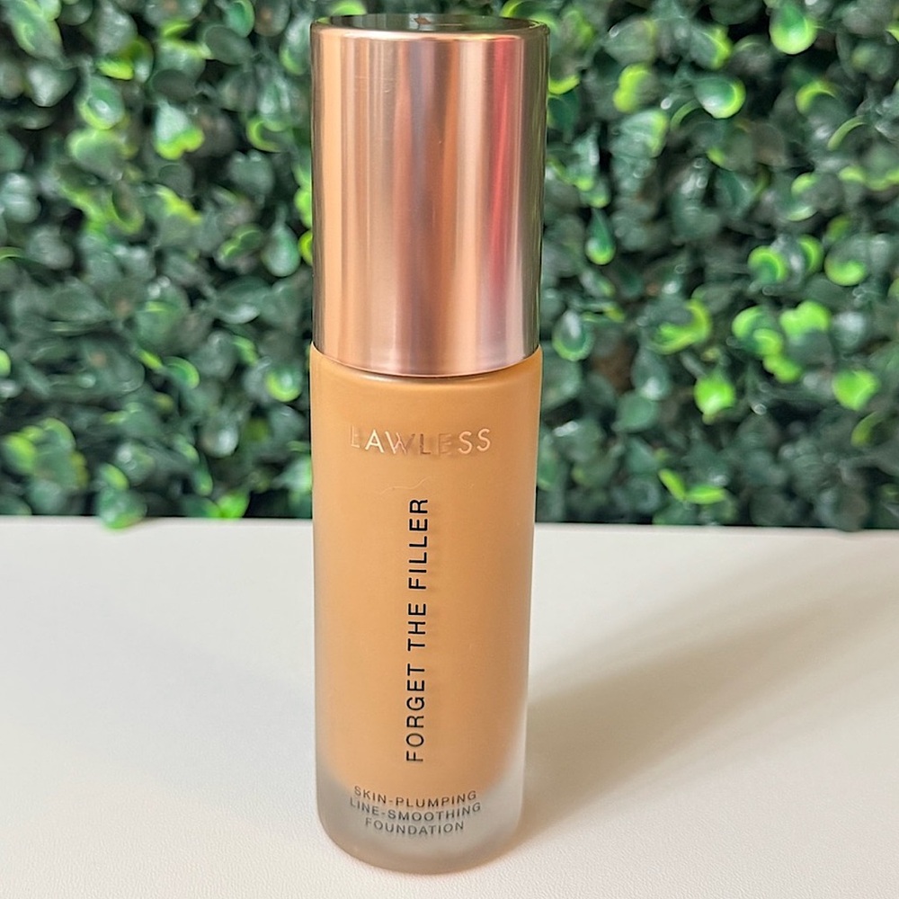 LAWLESS Forget The Filler Skin-Plumping Line-Smoothing Foundation (New) 13M